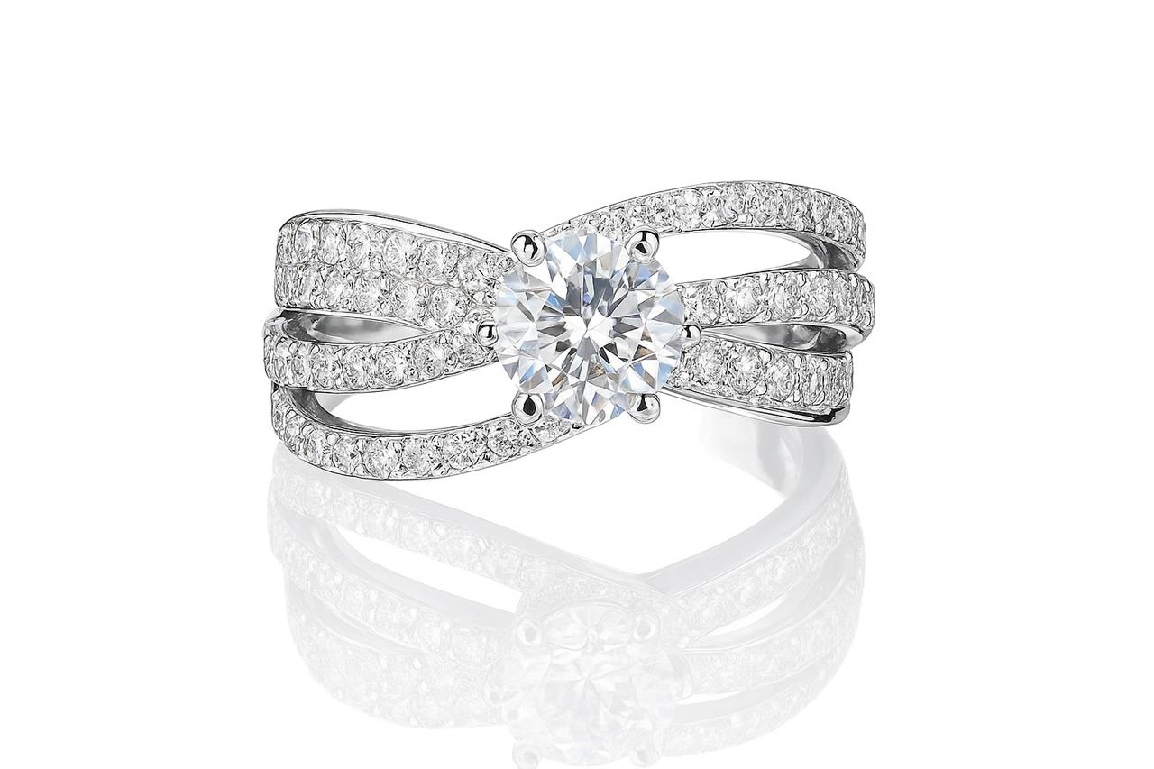 La DiaMantés | Eternal Embrace Crisscross Diamond Ring
